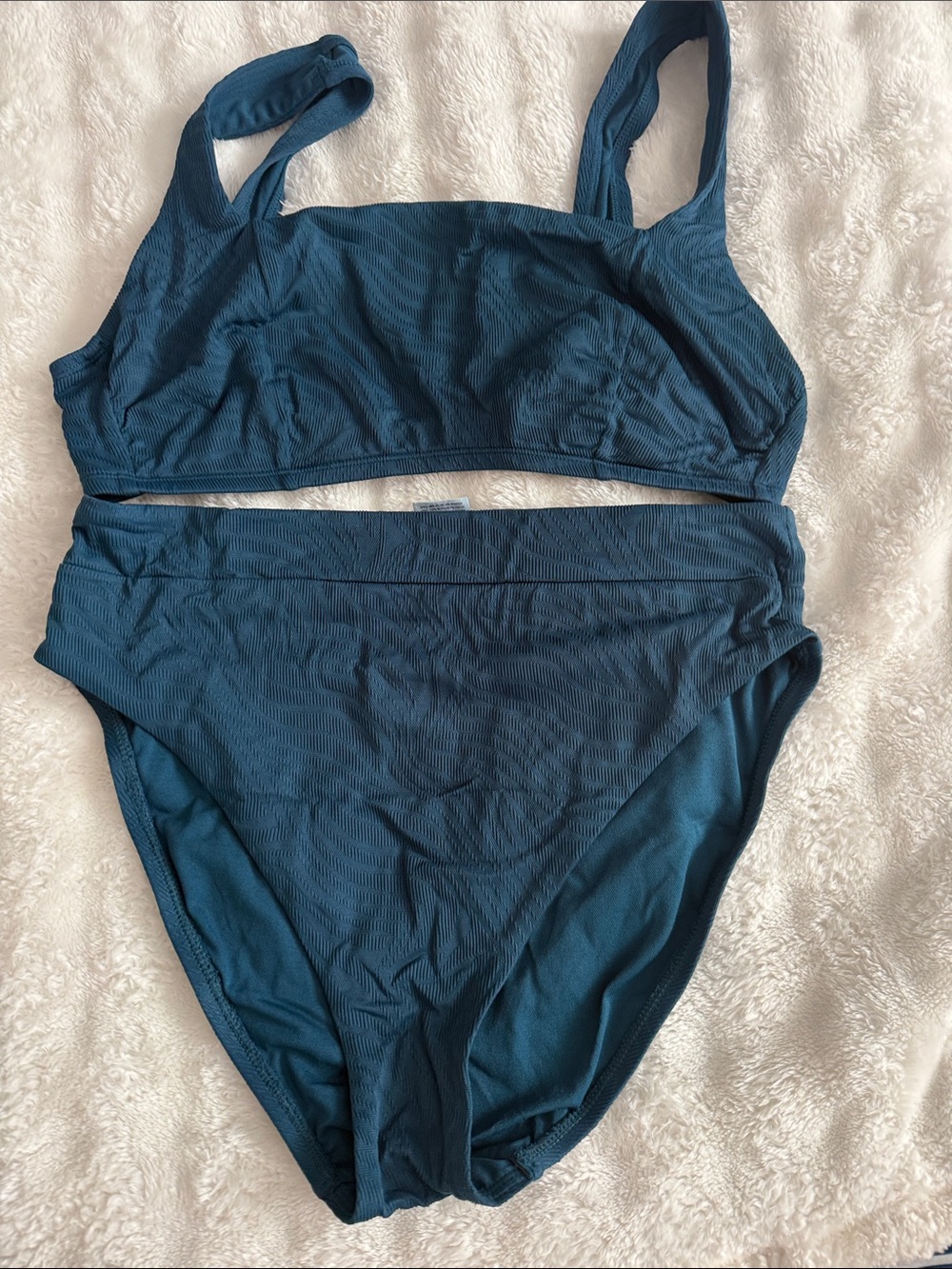 Women’s shade and shore bikini size large 
Gently worn excellent condition
